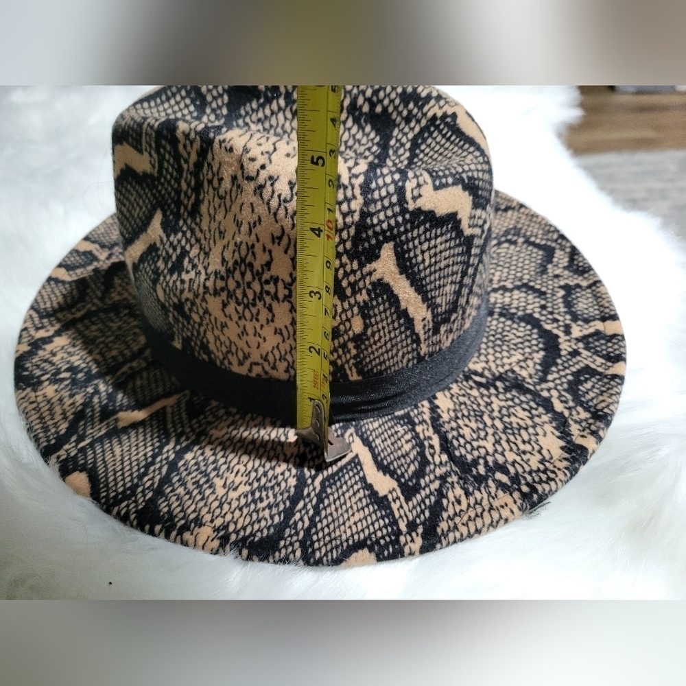 Tan and Black Reptile Skin Pattern - Picture 11 of 11